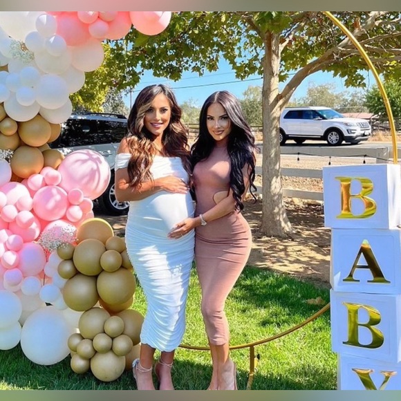 WHITE MATERNITY BARDOT KNOT RUCHED MIDI DRESS - Picture 3 of 3